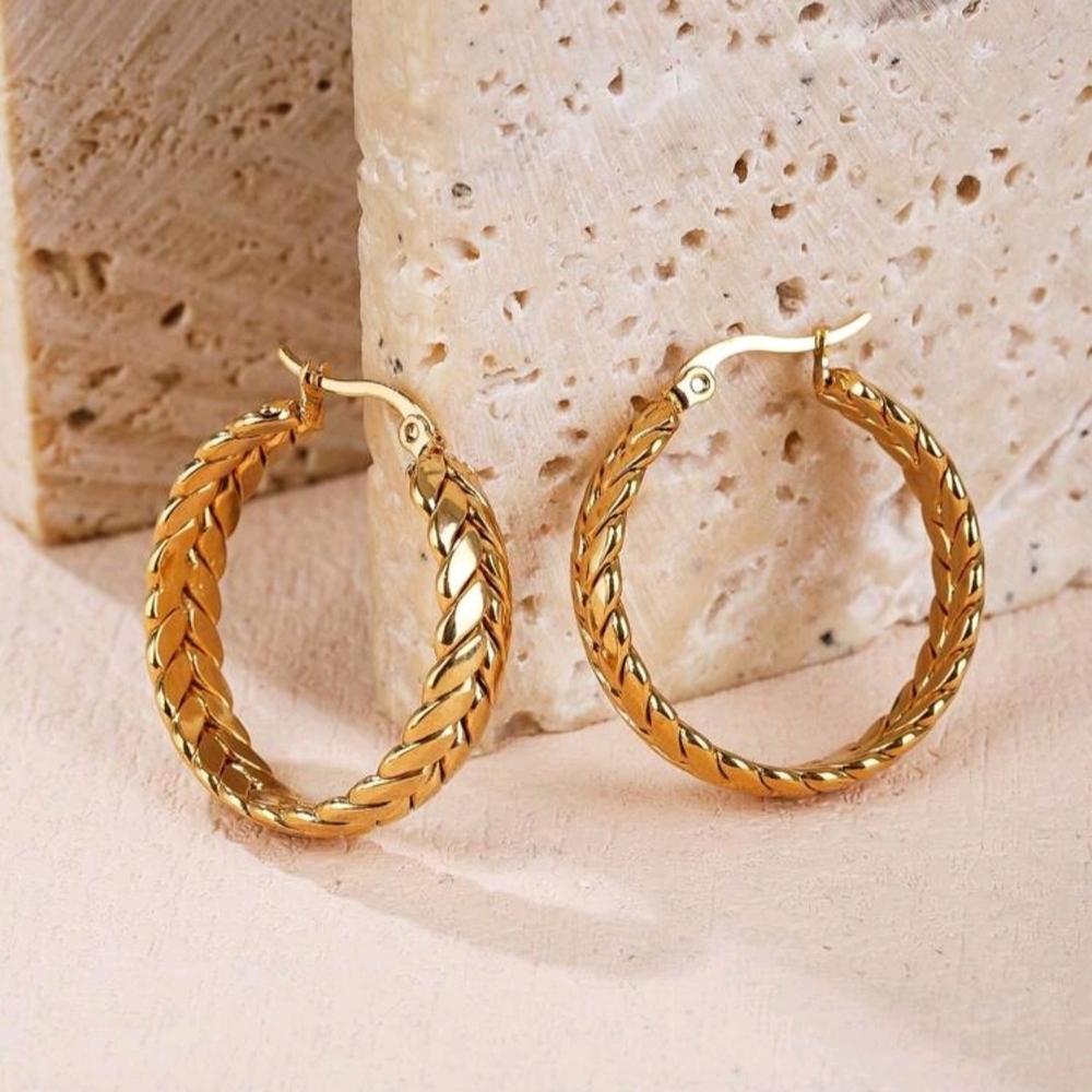 Elegant Gold Hoop Earrings